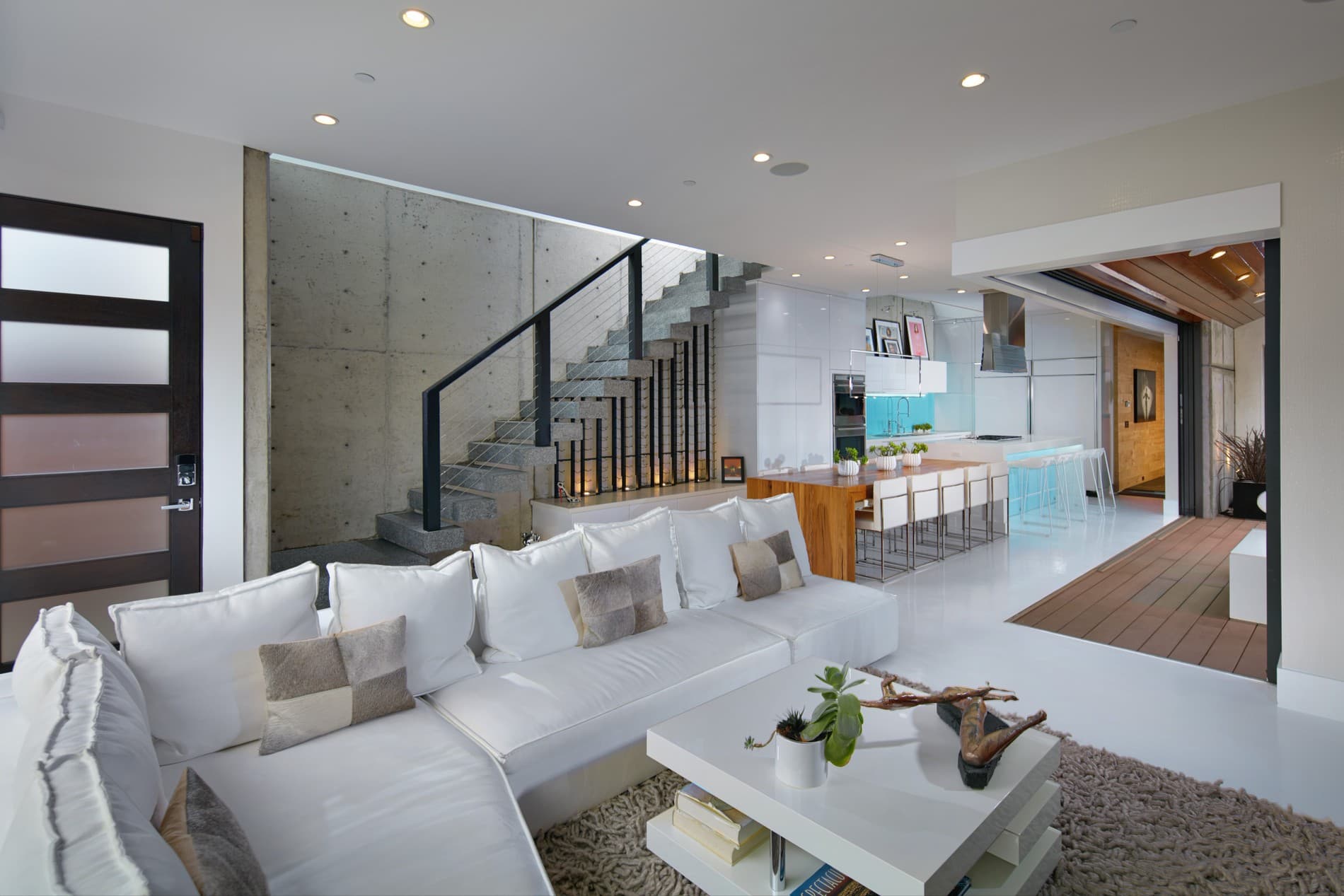 604 Acacia Ave - Photo 2